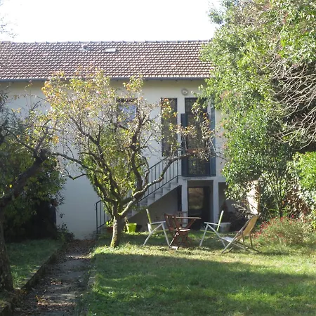 Guilhemery Les Annees 30 - Le Jardin Enchante Hébergement de vacances *