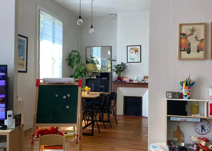 Holiday home Guilhemery Les Annees 30 - Le Jardin Enchante